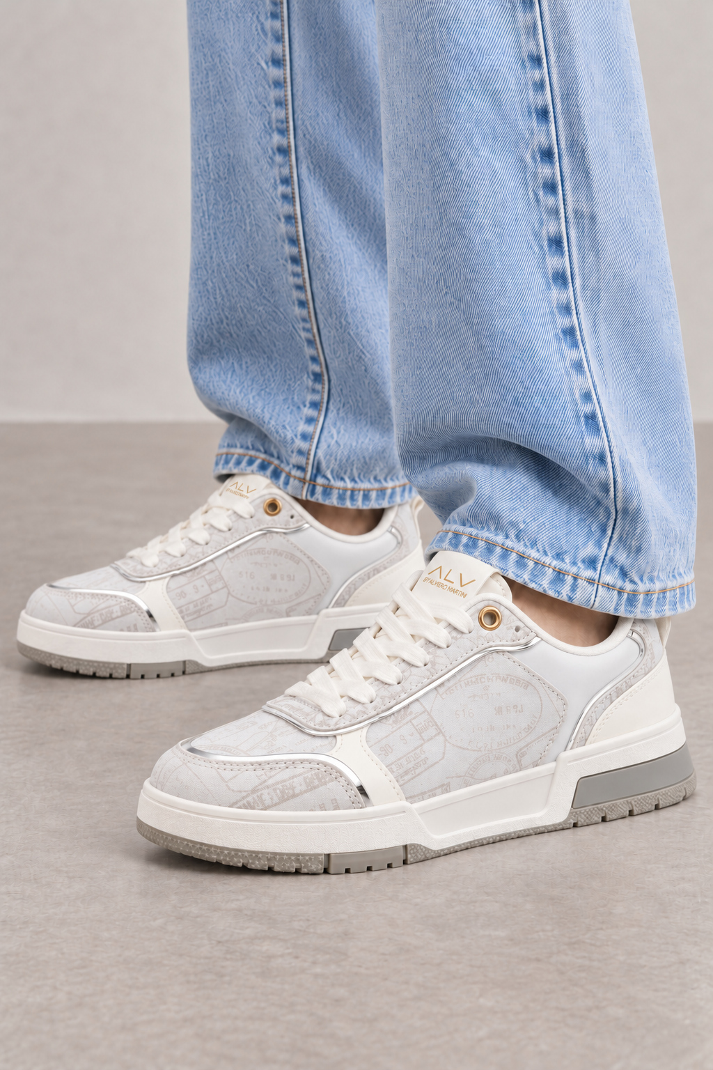 Sneakers ALV by Alviero Martini con lacci e stampa timbri viaggio - ALVSD0240
