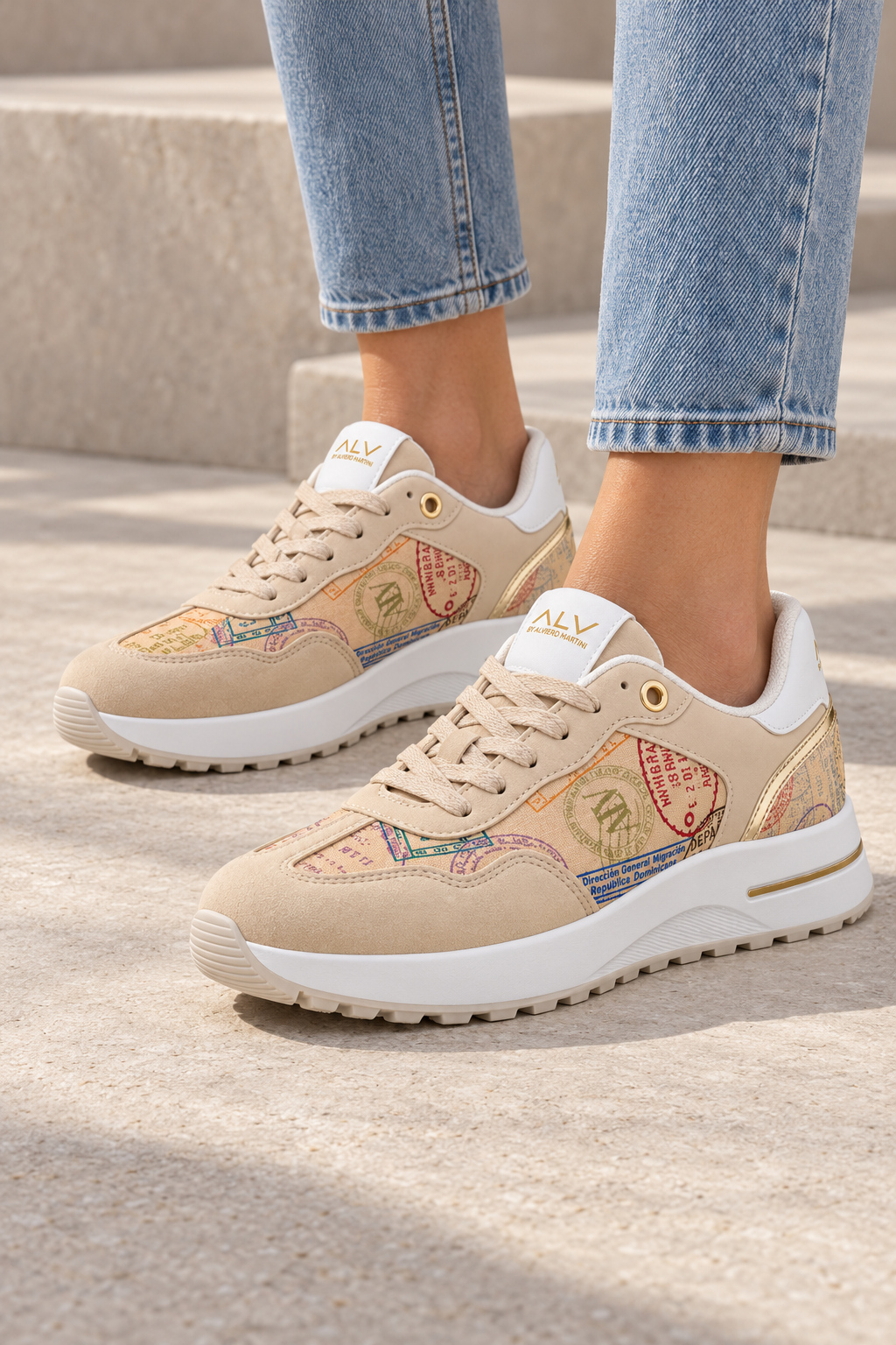 Sneakers platform ALV by Alviero Martini con lacci e stampa timbri viaggio - ALVSD0242